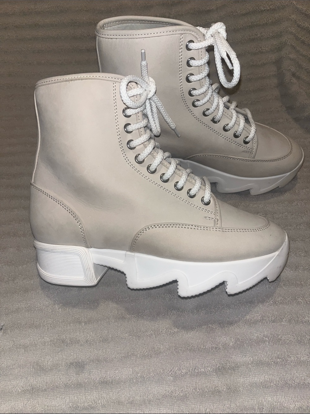 iRi Women's Sand Lace-Up Combat Platform Boots Retails 275 Like New Size 37